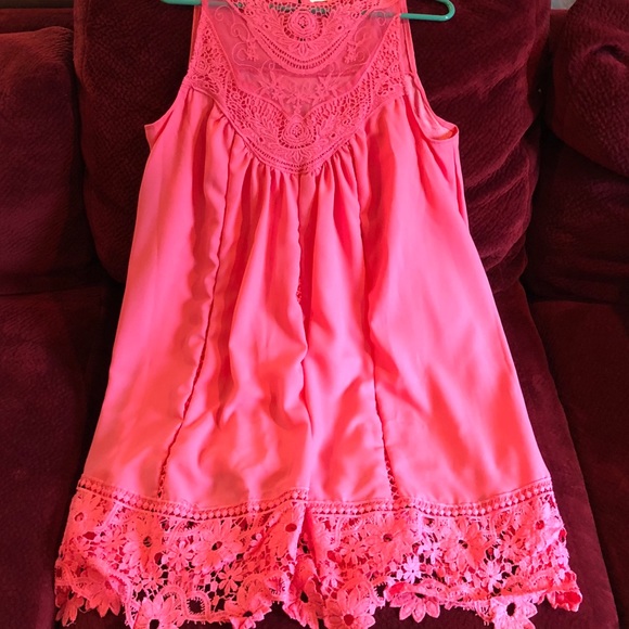 Beautiful dress! - Picture 3 of 3